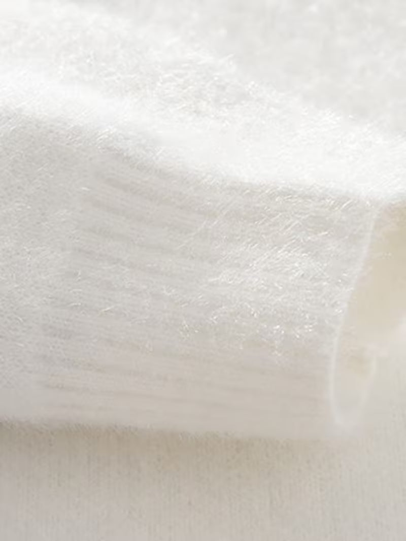 White Plaid Stripe Knit Sweater – Soft Winter Pullover with “N” Logo